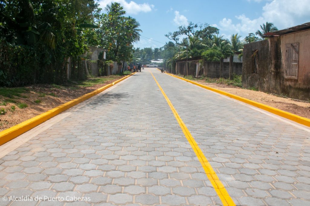 Inauguramos la construcción de 400 metros de calles adoquinadas en Bilwi